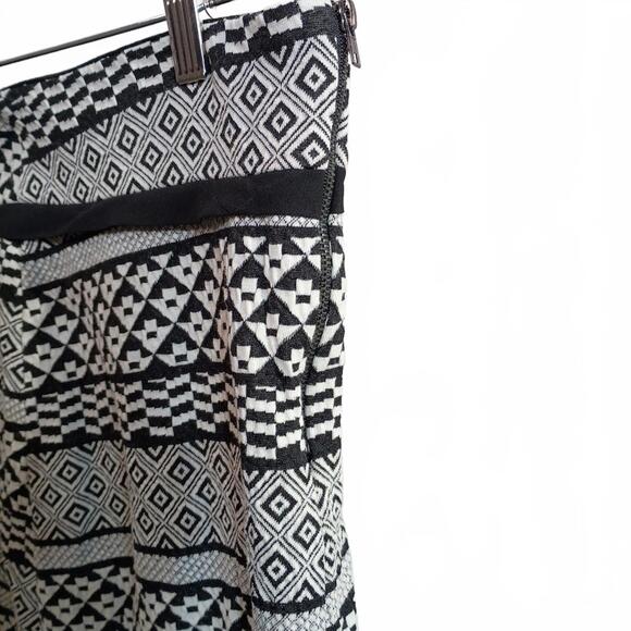 Lapis Black and White Geometric Pattern Mini Skirt Size M - Picture 3 of 4